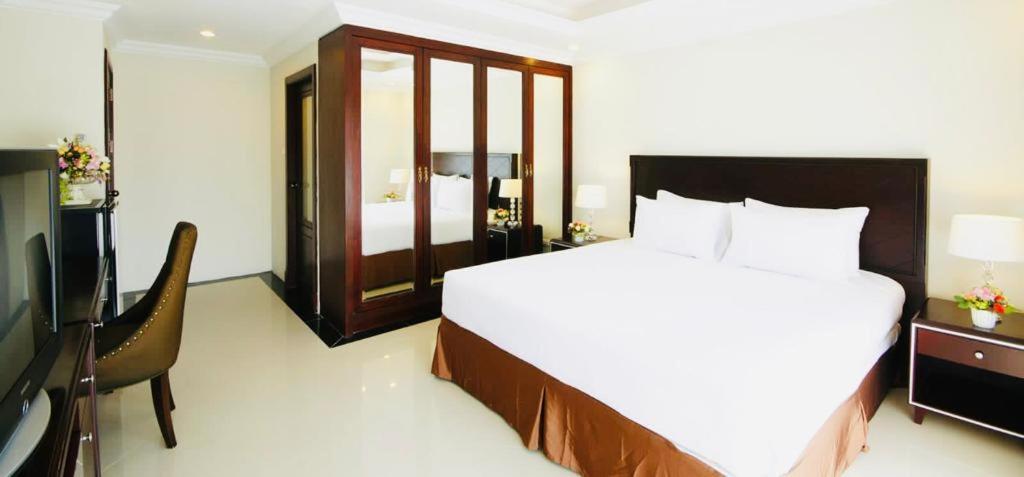 Ivory Palace Hotel Pattaya Exterior photo
